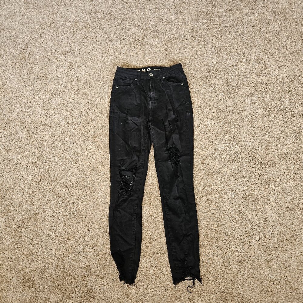 Black ripped skinny jeans